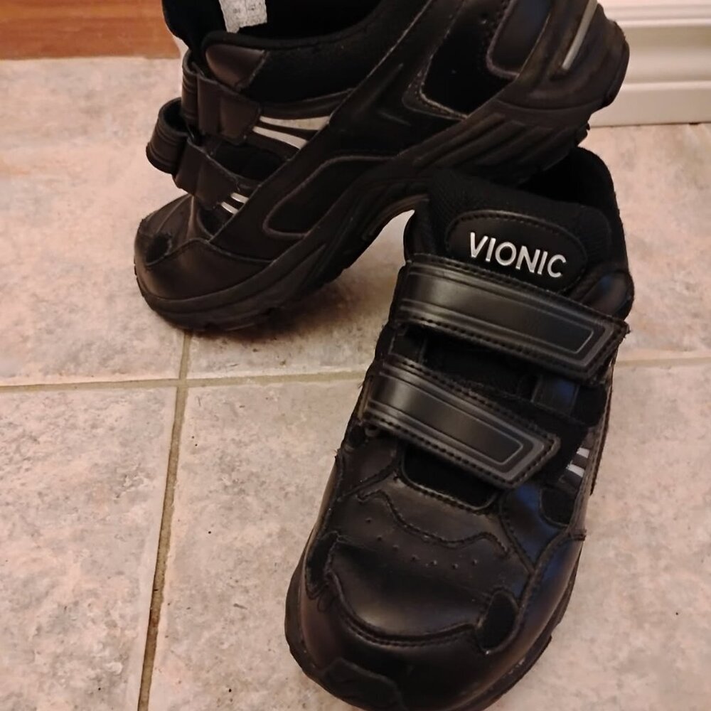 Vionic Black Velcro Sneakers Tabi Size 7 Wide